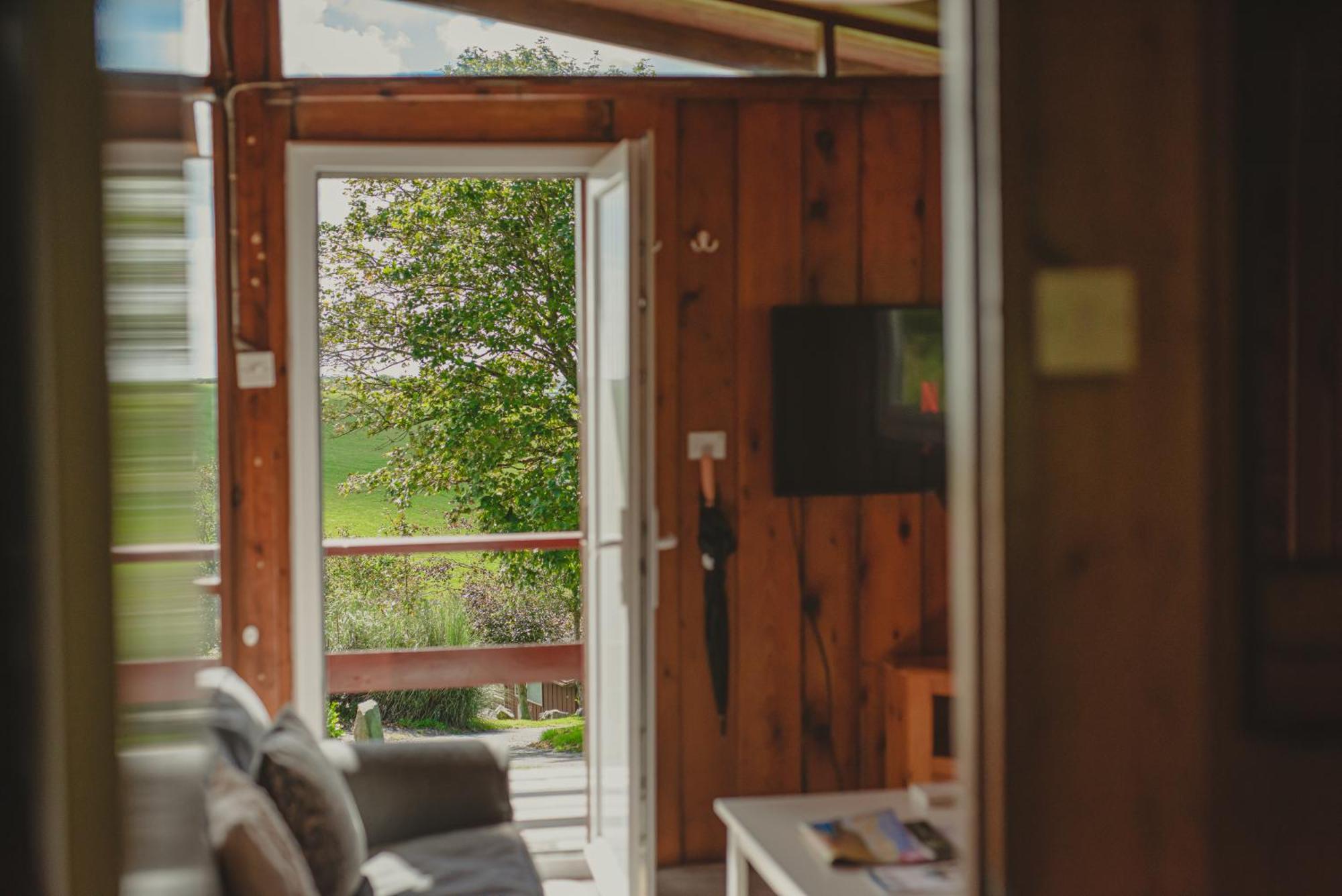 Timber Hill Self Catering Cedar Lodges Броуд Хейвън Екстериор снимка